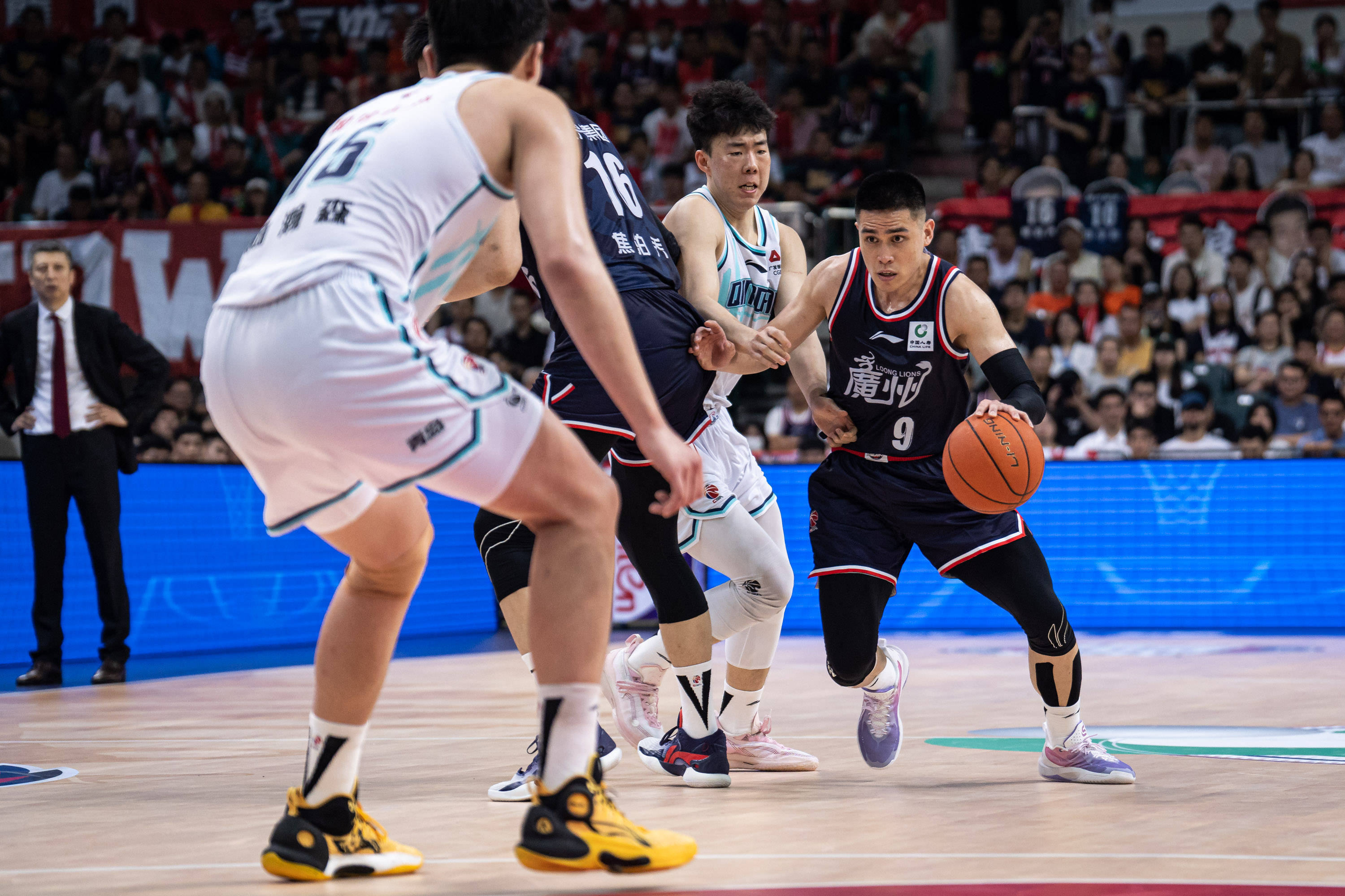 和高强度的 和高强度的